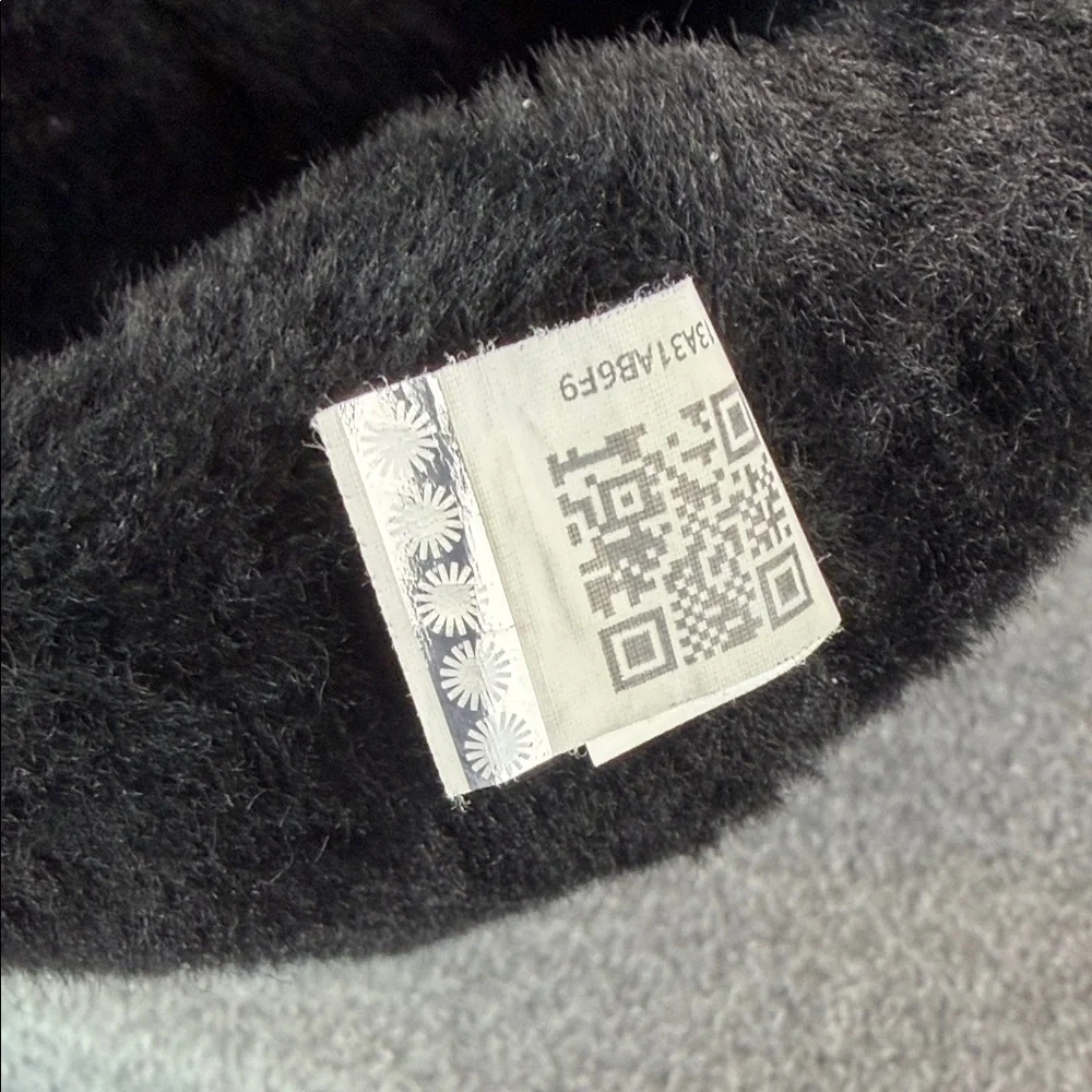 UGG Classic Black‎ Leather Sheepskin Boots Size 5